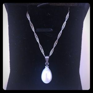 Tear-Drop Faux Pearl Necklace